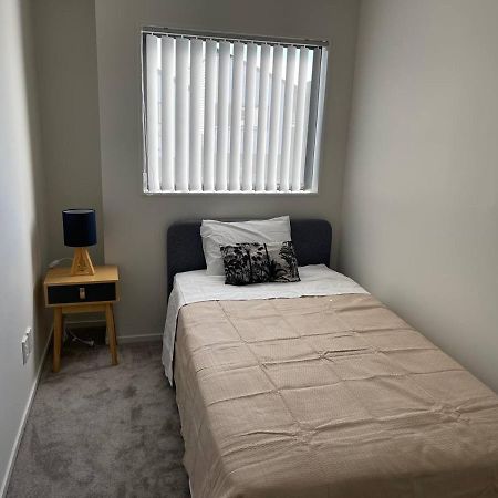 4 Bedroom Home Fully Furnished In Papakura, Оукланд Екстериор снимка