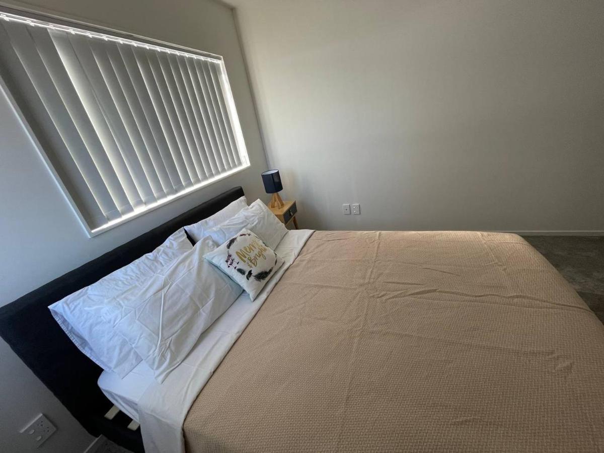 4 Bedroom Home Fully Furnished In Papakura, Оукланд Екстериор снимка