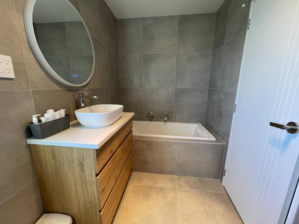 4 Bedroom Home Fully Furnished In Papakura, Оукланд Екстериор снимка